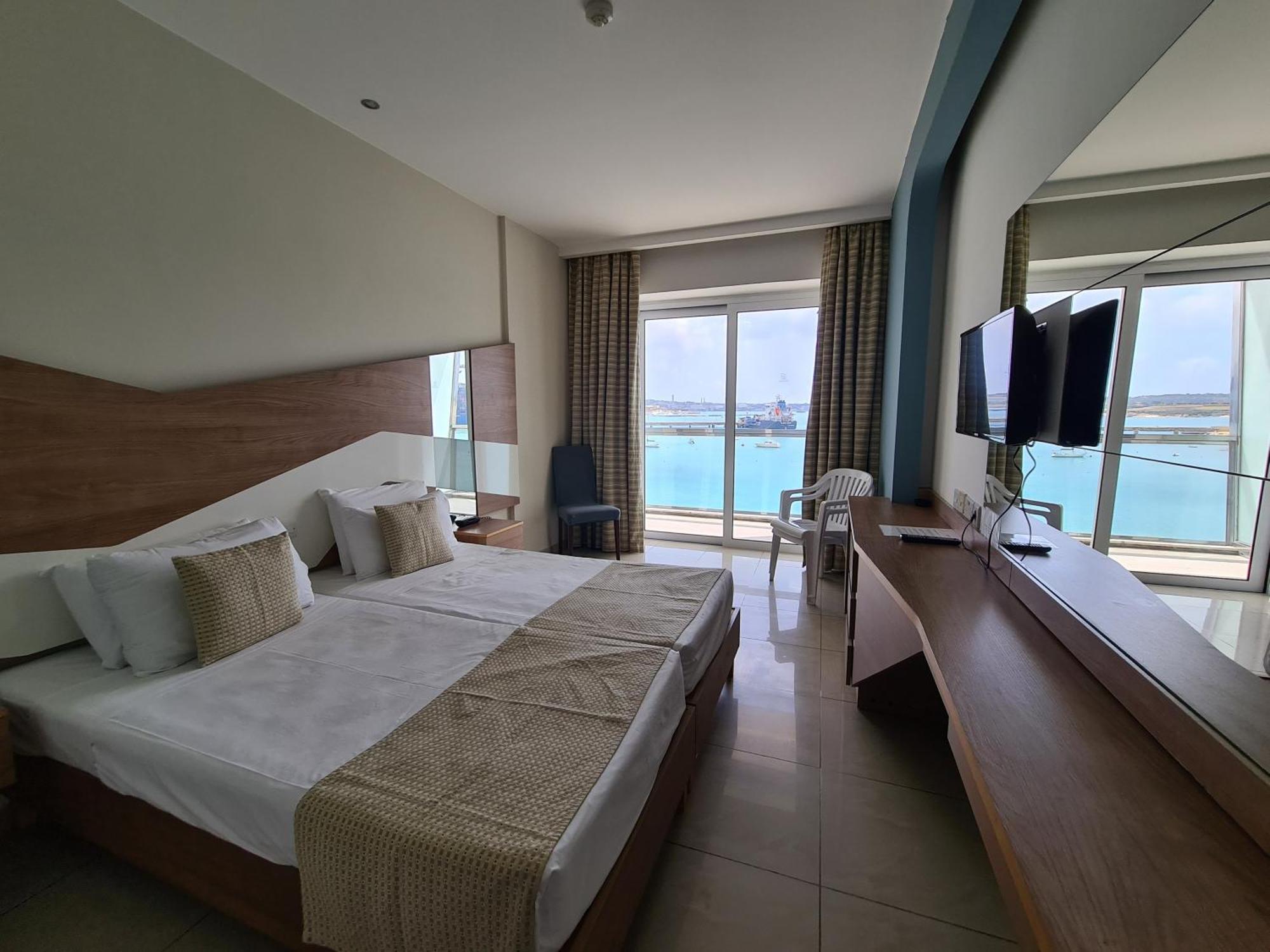 Water'S Edge Hotel Birżebbuġa Zimmer foto