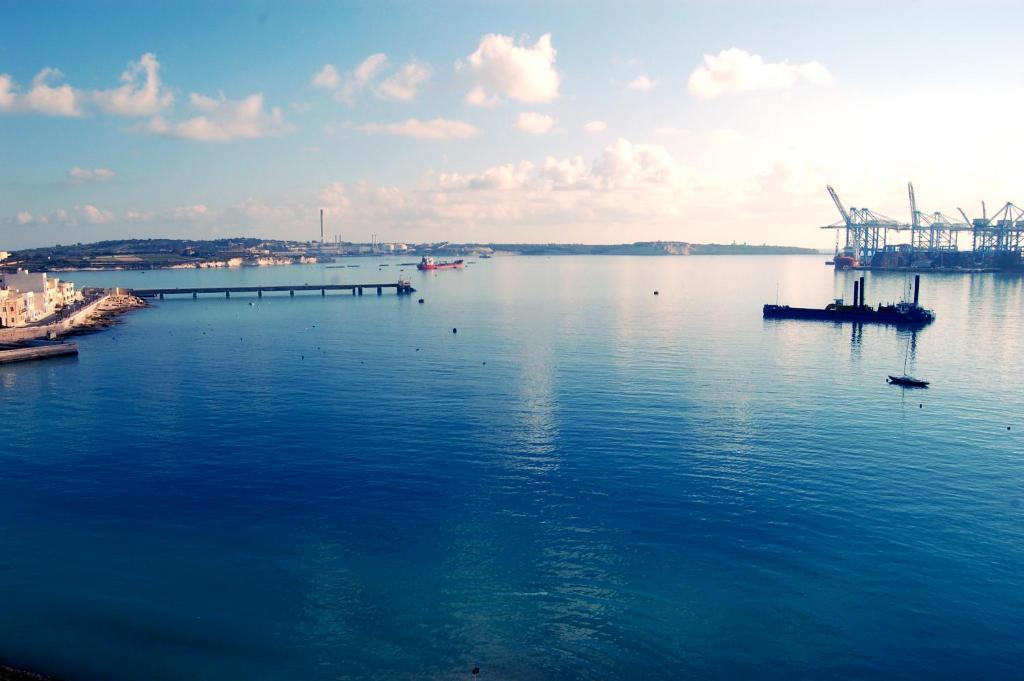 Water'S Edge Hotel Birżebbuġa Exterior foto