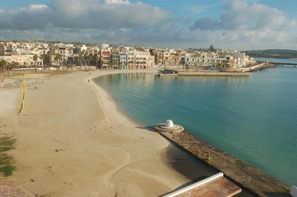 Water'S Edge Hotel Birżebbuġa Exterior foto